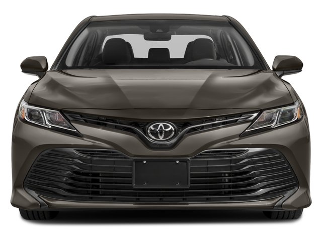 Hybrid thì cũng hay đấy nhưng bản 20Q mới là yếu tố giúp Toyota Camry 2022  trở thành chiến thần doanh số